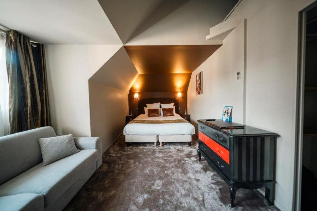 Brit Hotel Privilege Lisieux - La Villa Des Arts Экстерьер фото