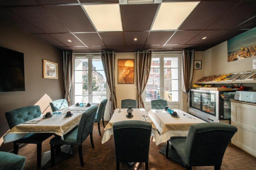 Brit Hotel Privilege Lisieux - La Villa Des Arts Экстерьер фото