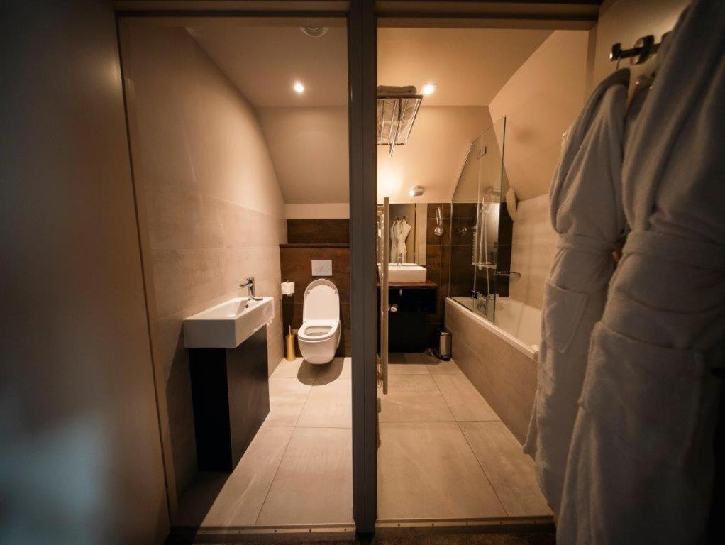 Brit Hotel Privilege Lisieux - La Villa Des Arts Экстерьер фото