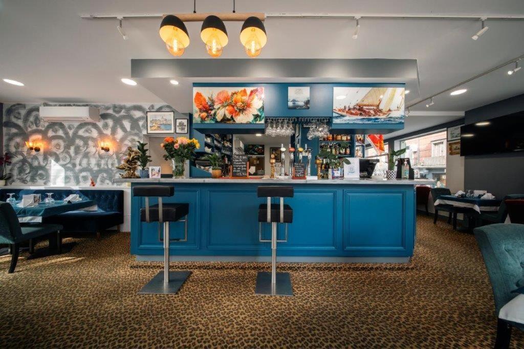 Brit Hotel Privilege Lisieux - La Villa Des Arts Экстерьер фото