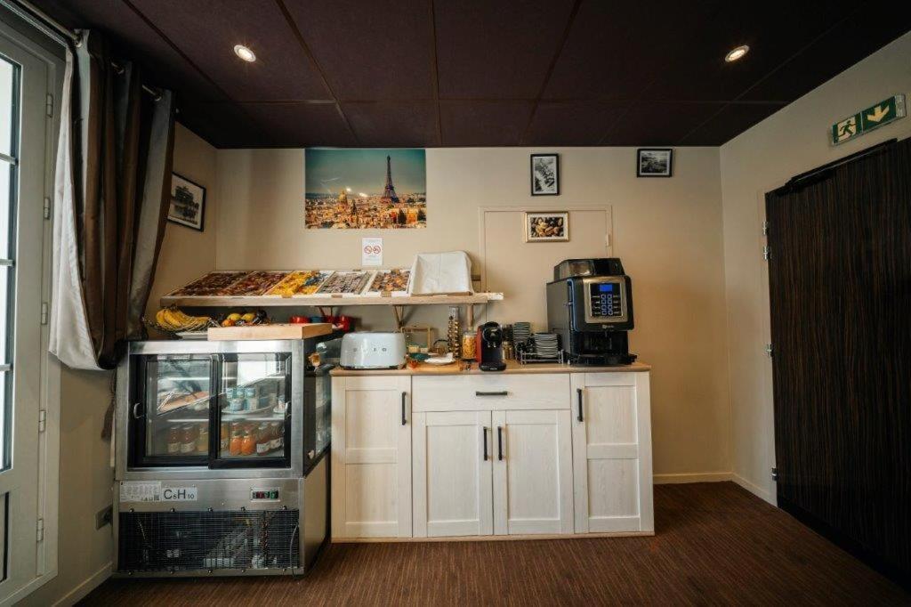 Brit Hotel Privilege Lisieux - La Villa Des Arts Экстерьер фото