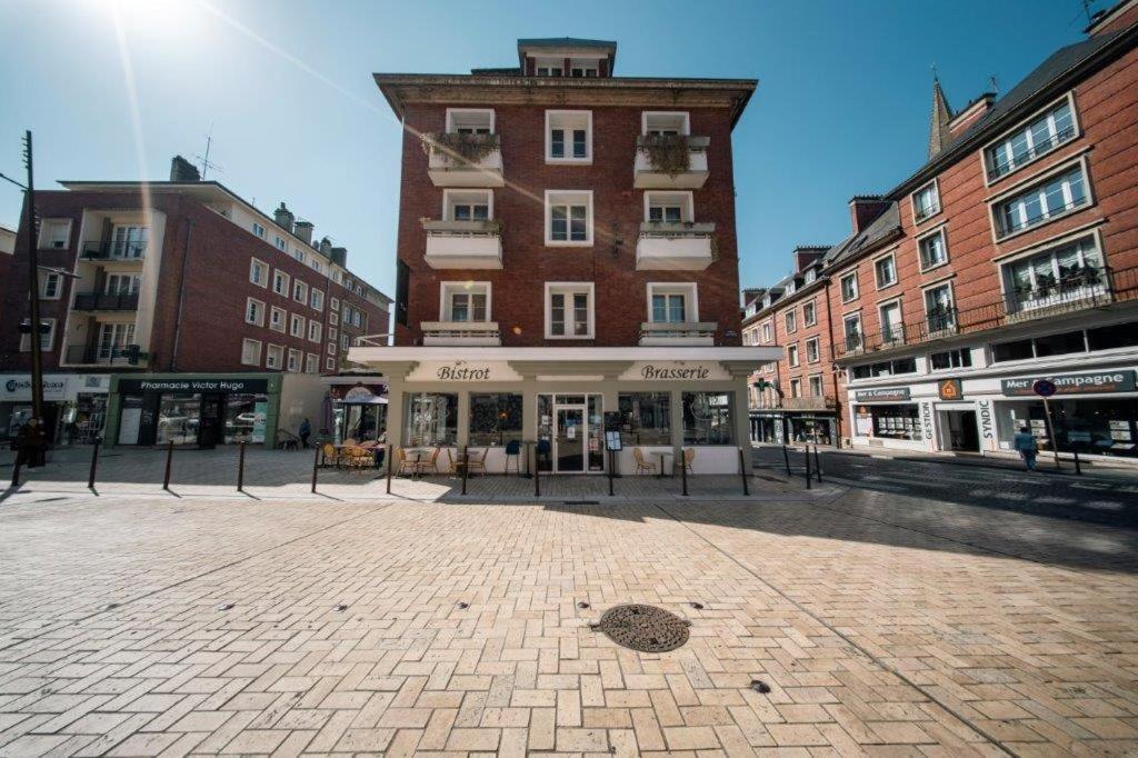 Brit Hotel Privilege Lisieux - La Villa Des Arts Экстерьер фото