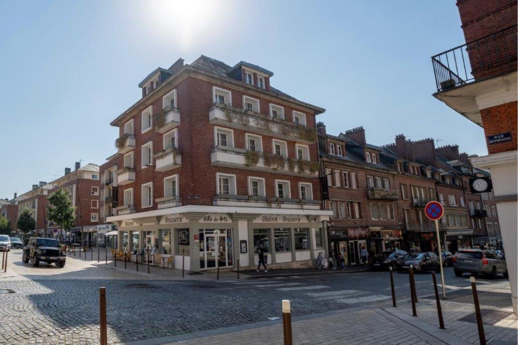 Brit Hotel Privilege Lisieux - La Villa Des Arts Экстерьер фото