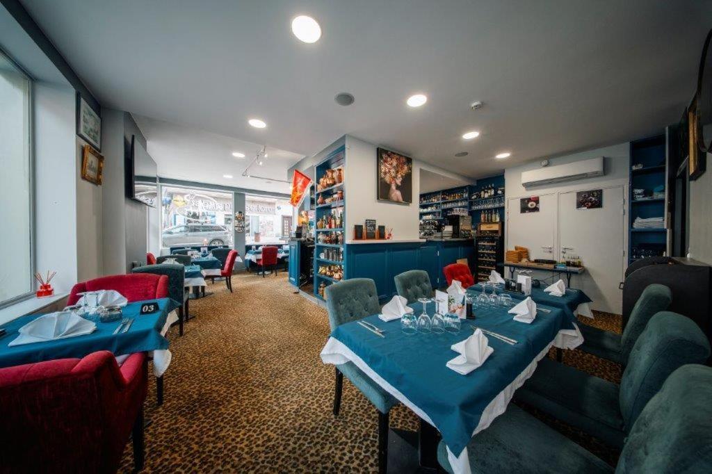 Brit Hotel Privilege Lisieux - La Villa Des Arts Экстерьер фото