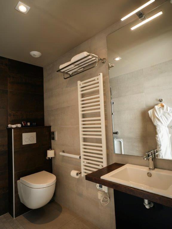 Brit Hotel Privilege Lisieux - La Villa Des Arts Экстерьер фото