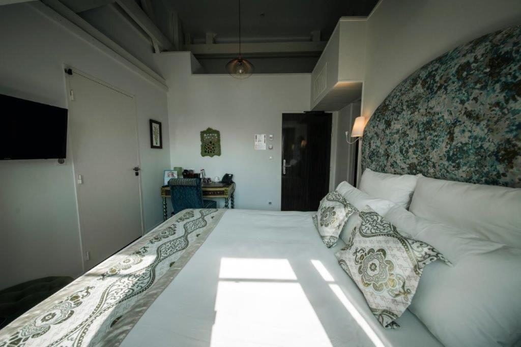 Brit Hotel Privilege Lisieux - La Villa Des Arts Экстерьер фото