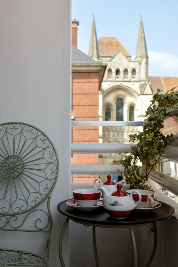 Brit Hotel Privilege Lisieux - La Villa Des Arts Экстерьер фото