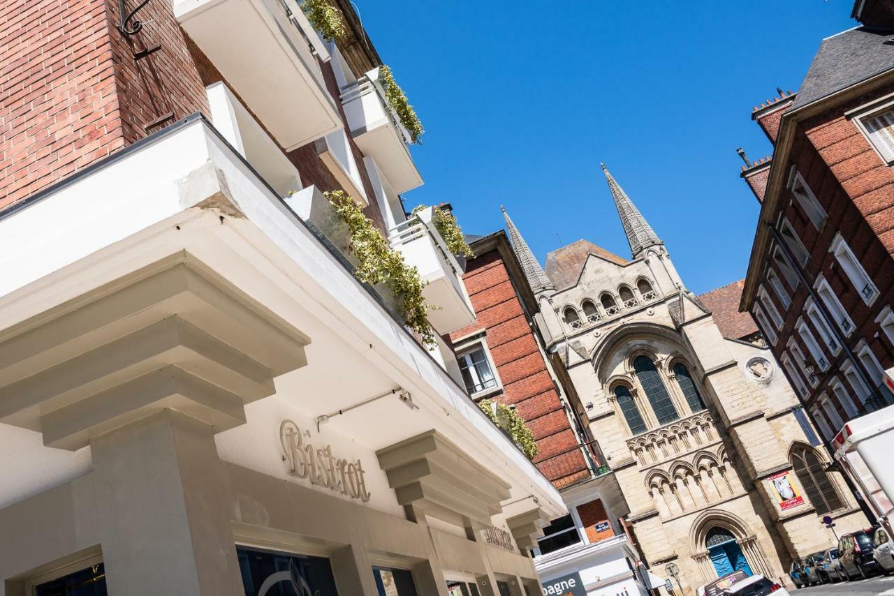 Brit Hotel Privilege Lisieux - La Villa Des Arts Экстерьер фото