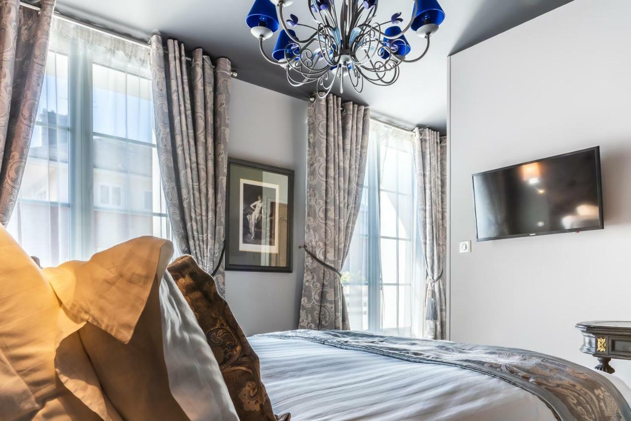 Brit Hotel Privilege Lisieux - La Villa Des Arts Экстерьер фото