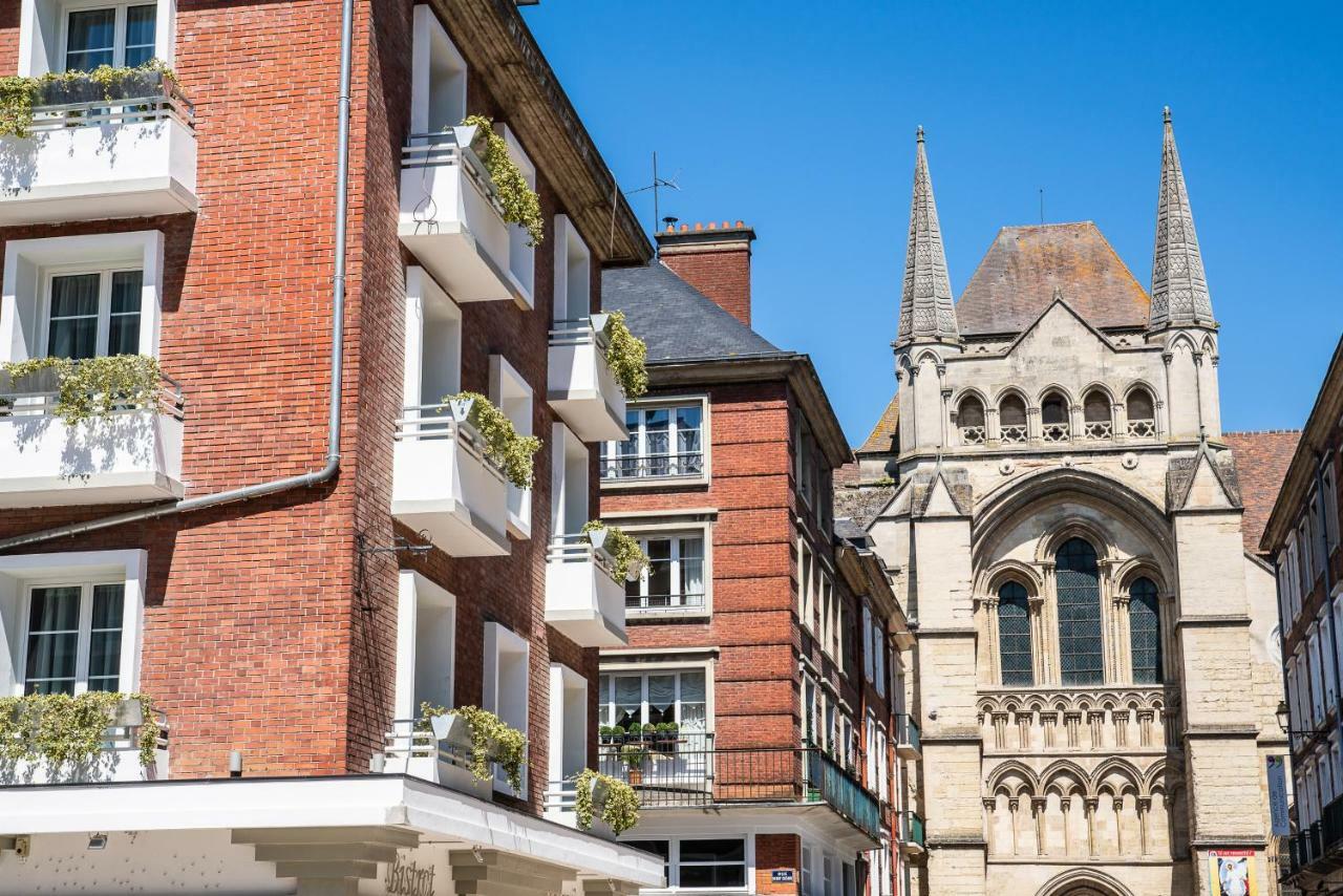 Brit Hotel Privilege Lisieux - La Villa Des Arts Экстерьер фото
