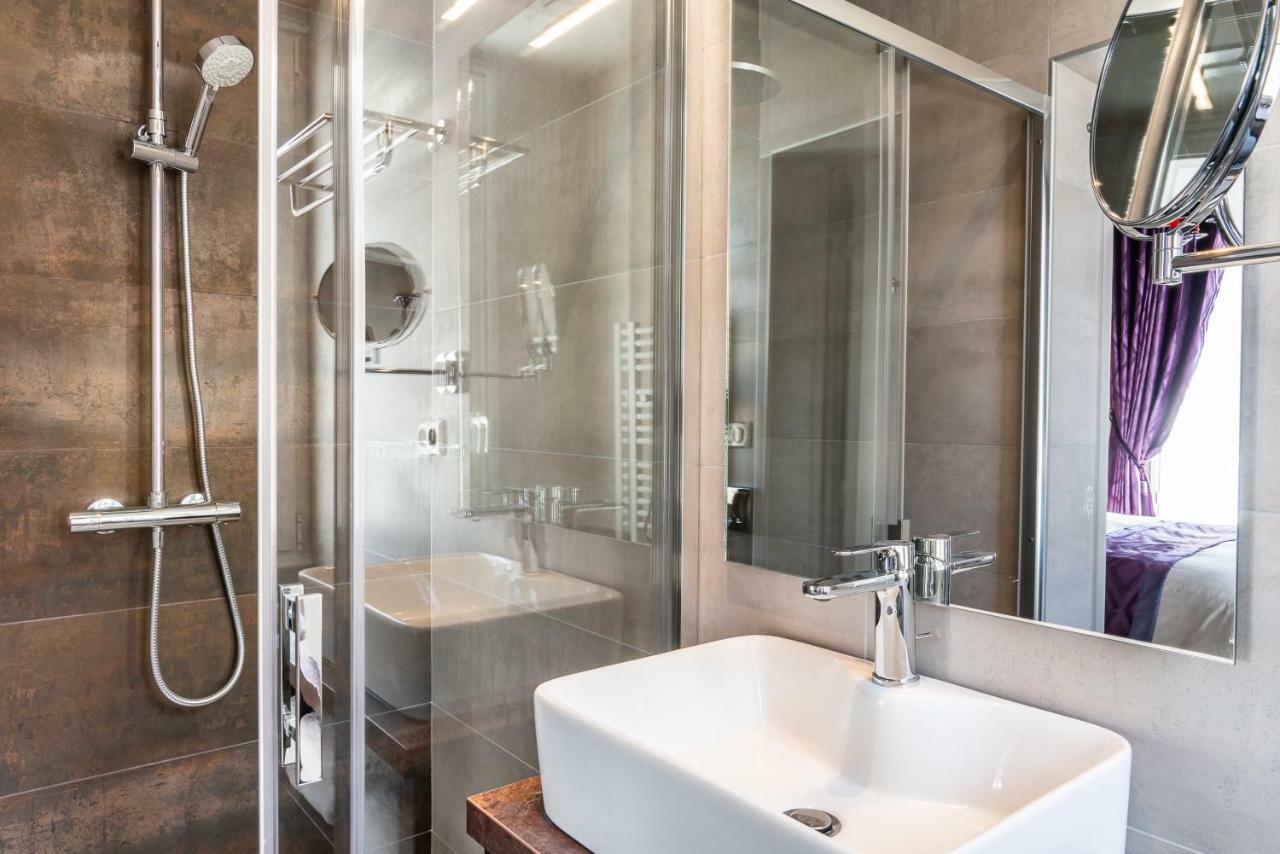 Brit Hotel Privilege Lisieux - La Villa Des Arts Экстерьер фото